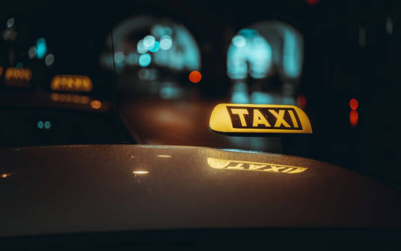 How to get from Cairo International Airport to the city centre? image