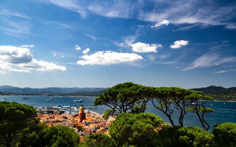 How to get from Toulon Hyeres Airport to St Tropez? image