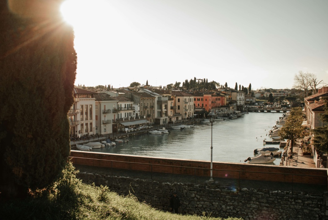 Photo by&nbsp;Sara Ruffoni&nbsp;via Unsplash