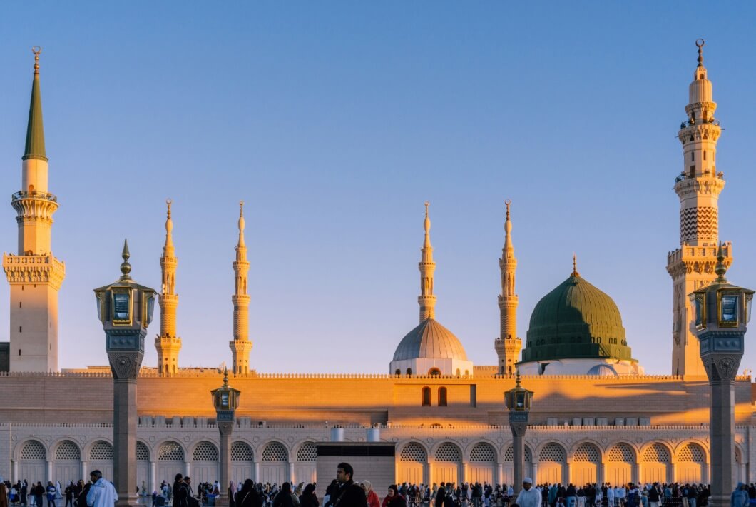 Photo by Sulthan Auliya via Unsplash.&nbsp;Masjid Al-Nabawi.
