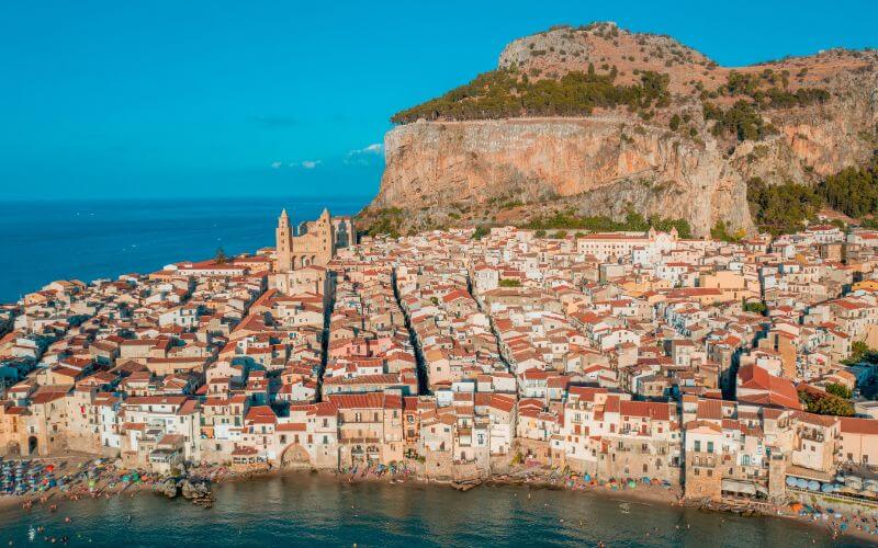 Where to Stay in Sicily? image